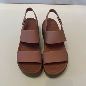 Crocs Brooklyn Low Wedge Size 7 in Blossom